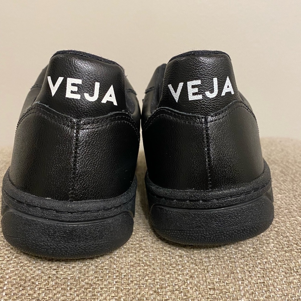 VEJA V-10  MADE IN BRAZIL VEGAN ALL BLACK 2.0 - Picture 10 of 16